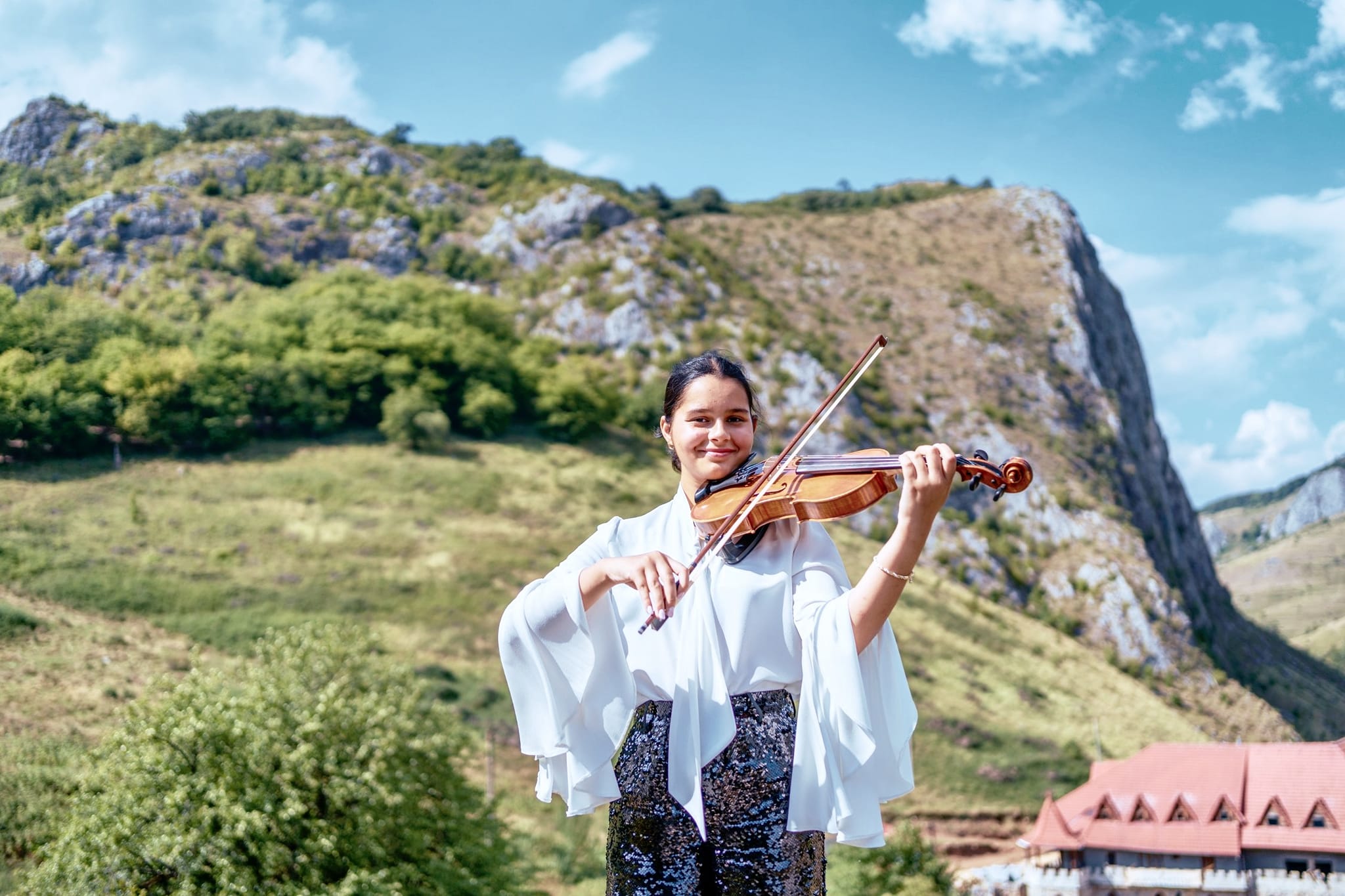 "Gizella Ianko : La Magicienne du Violon et son Clip 'Unstoppable'"