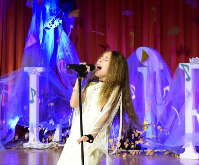 Natalia Bendre la rockeuse kids  de Roumanie  Déjà une véritable mini-star